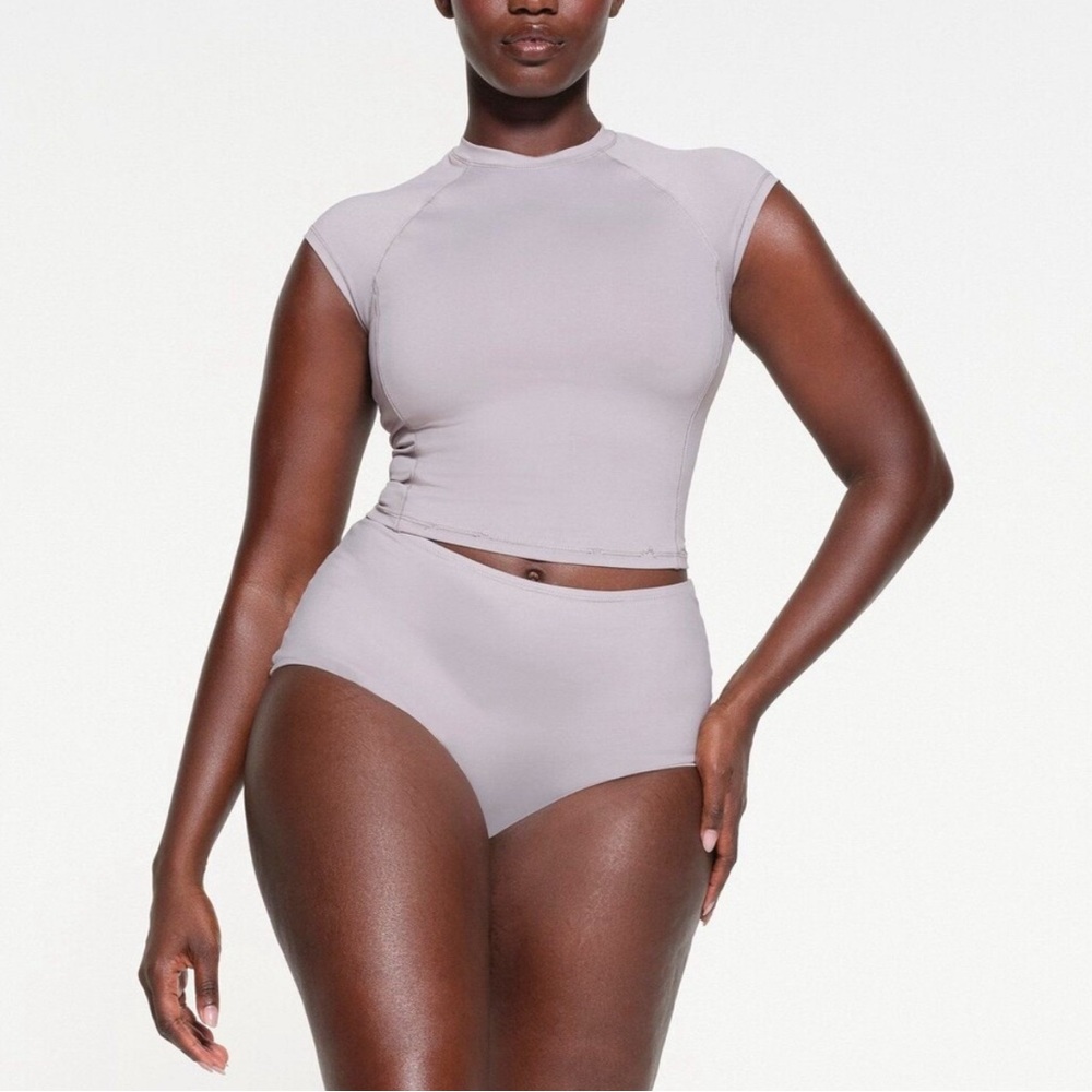 SKIMS Swim Raglan Top - Picture 8 of 8